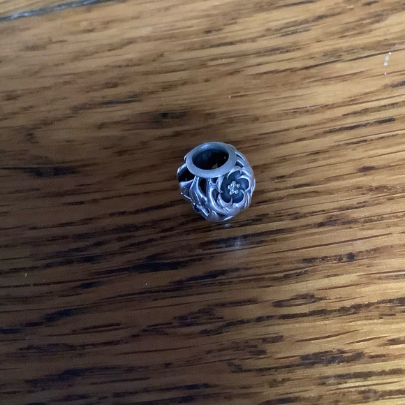 RETIRED PANDORA flower charm - Picture 1 of 2